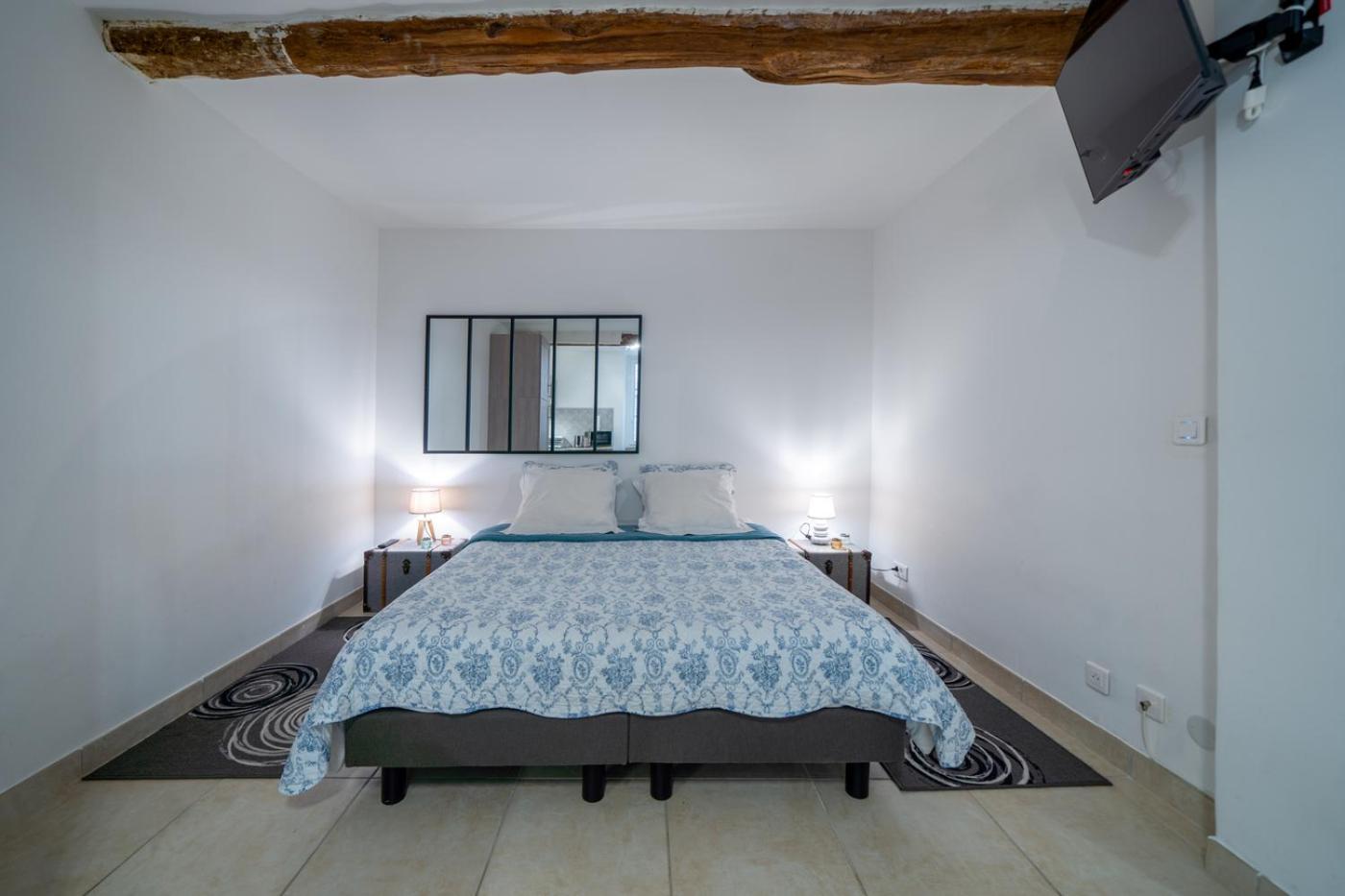 Au Coeur Du Vieux Village Saint-Chamas Habitación foto