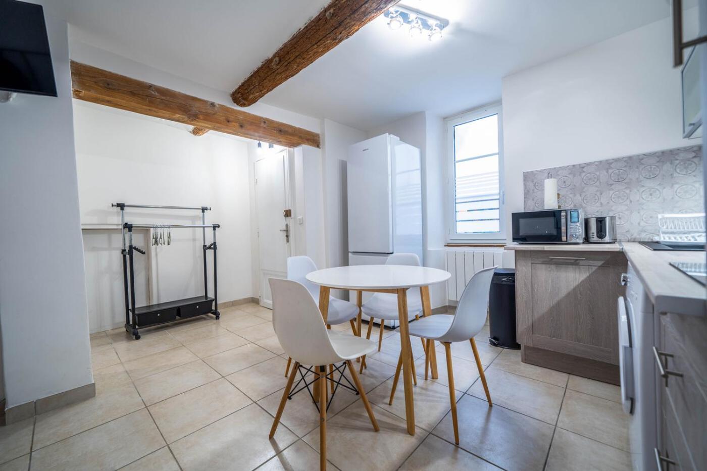 Au Coeur Du Vieux Village Saint-Chamas Habitación foto